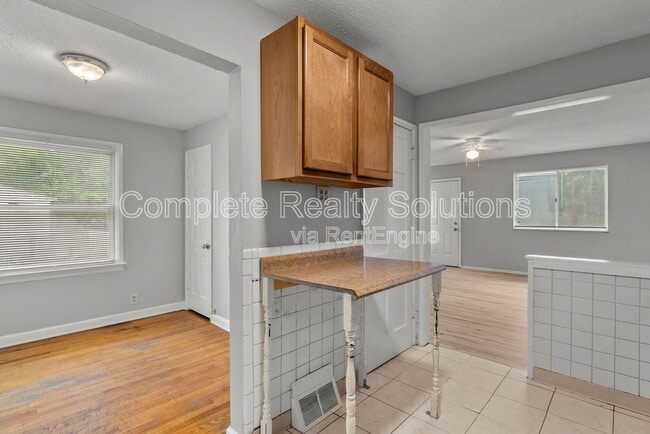 Building Photo - 7563 Haywood Dr