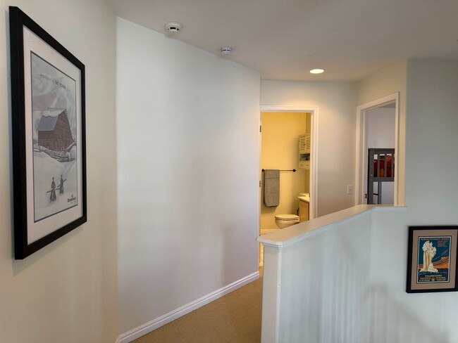 Building Photo - Townhouse within Walking Distance of Downtown Sugarhouse