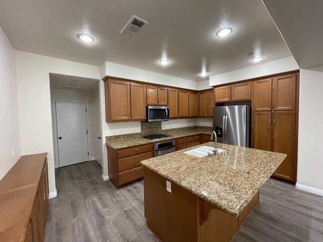 Building Photo - 2208 Pasadena Ct