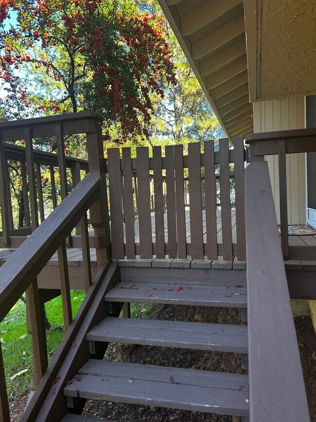 Building Photo - Lake of the Pines 3/2