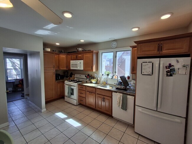 Building Photo - 24 French St