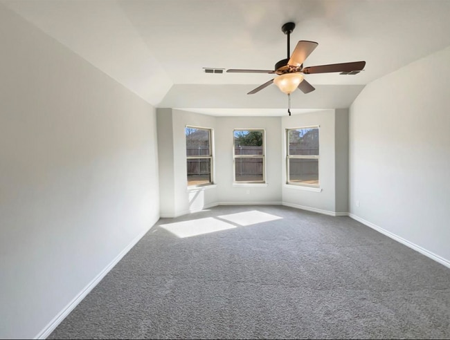 Building Photo - 1305 Freesia Dr