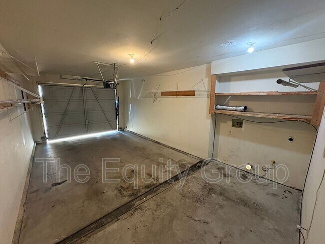 Building Photo - 2408 W Packwood Dr