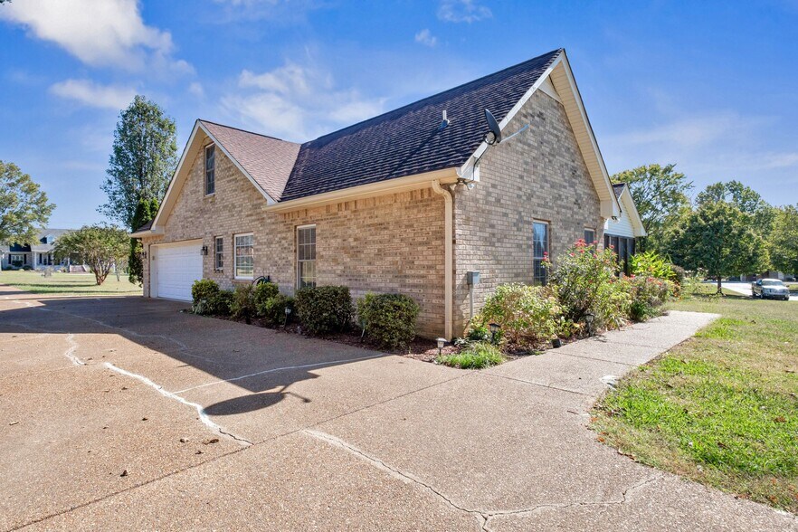 Building Photo - 614 Greene Dr