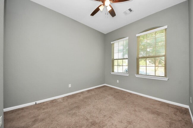 Building Photo - 2402 Village Lakes Dr