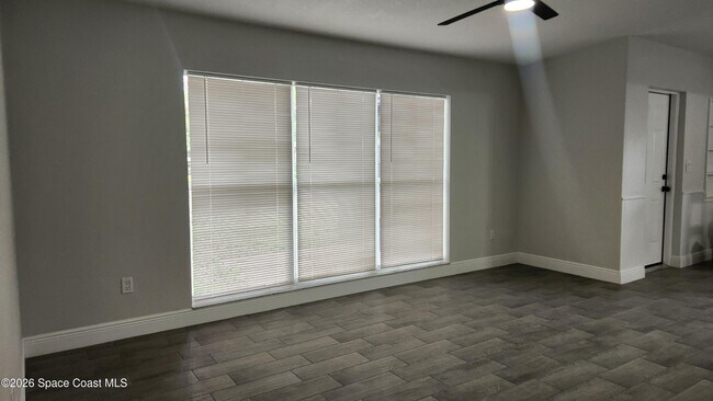 Building Photo - 102 S Christmas Hill Rd