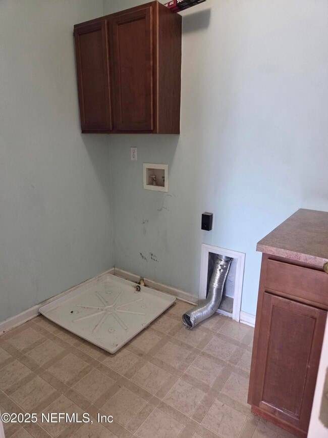 Building Photo - 1042 Drakefeather Dr