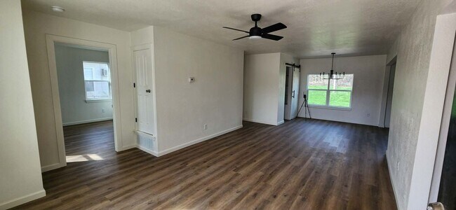 Building Photo - Beautifully Remodeled 3 Bed / 2 Bath Home with Large Backyard