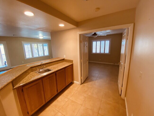 Building Photo - 8217 Ocean Terrace Way