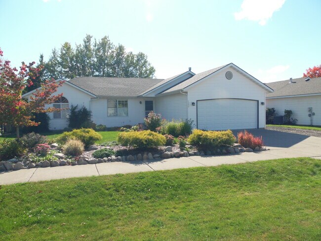 Primary Photo - 1290 W Cardinal Ave