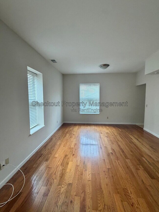 Building Photo - 5531 Pershing Ave