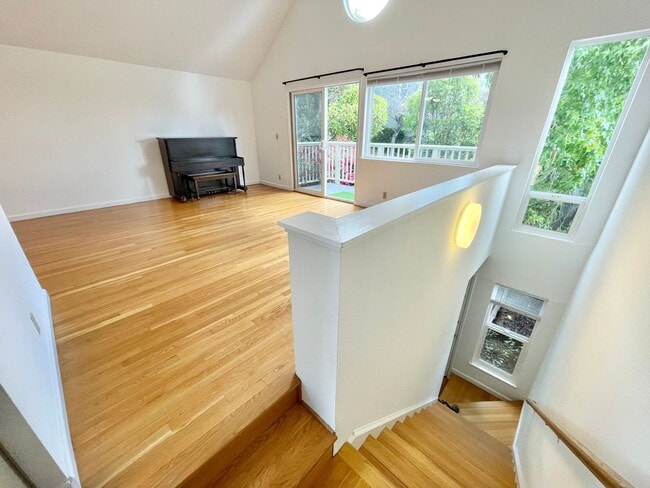 Building Photo - Spacious 3BR/2BA Potrero Hill Townhouse Ho...