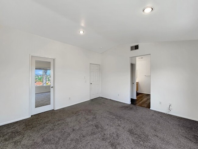 Building Photo - Beautiful 5BD/3BA House in Otay Ranch W/ W...