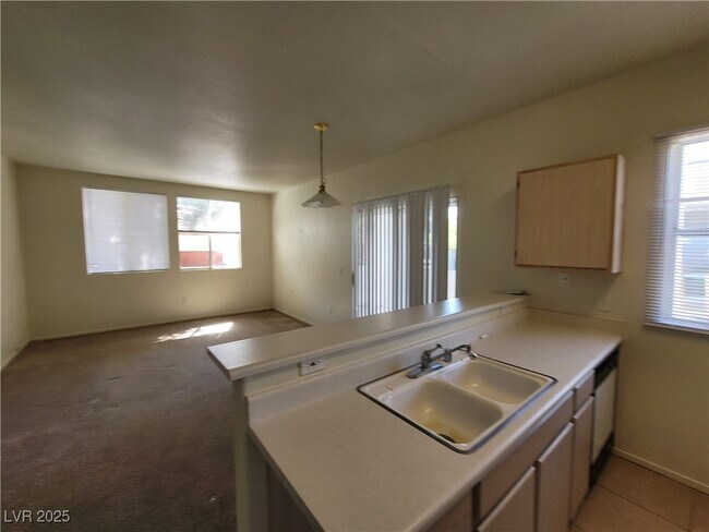 Building Photo - 7413 W Russell Rd