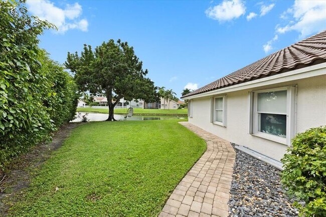 Building Photo - 10792 Queen Palm Ct