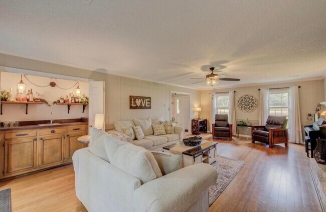 Building Photo - 8327 Poplar Pike