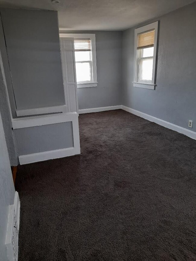 Building Photo - 1814 E 68th St