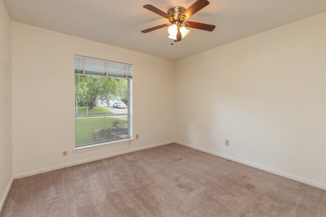 Building Photo - 2623 Longleaf Pines Ln