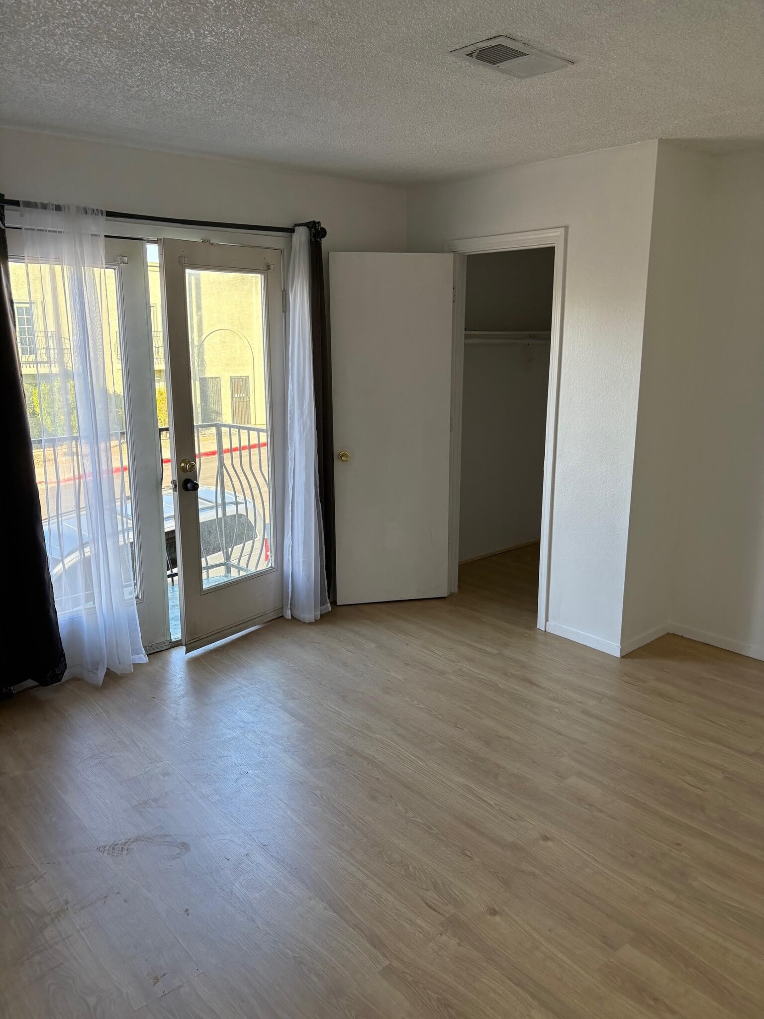 Primary Bedroom - 7095 Burcot Ave