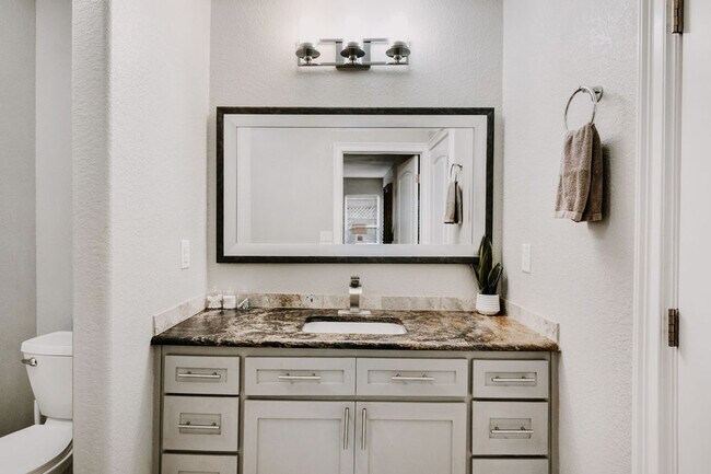 Building Photo - 134 Sinclair St