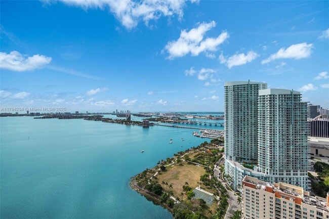 Building Photo - 2020 N Bayshore Dr