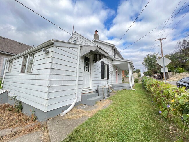 Building Photo - Home on Steele