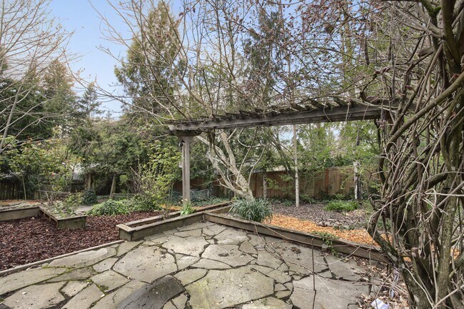 Building Photo - 1707 SW Binford Lake Pkwy