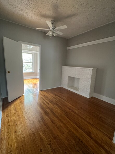 Building Photo - 6540 N Lakewood Ave