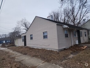 Building Photo - Large Home with Corner Lot