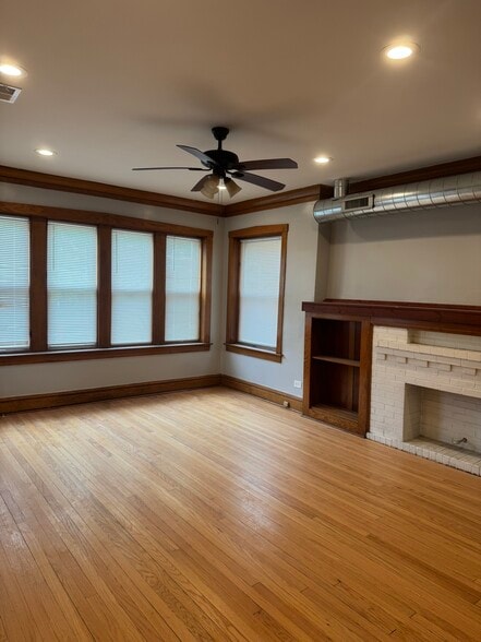 Building Photo - 5924 S Maplewood Ave