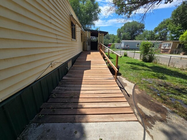 Building Photo - 825 E Ottley Ave