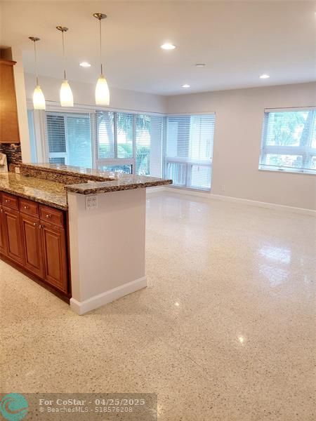 Building Photo - 711 Bayshore Dr