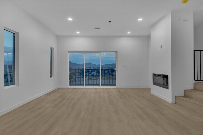 Building Photo - 1519 Golden Hill Terrace