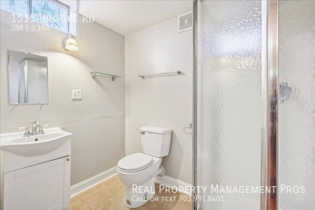 Building Photo - 1515 Brooke Rd