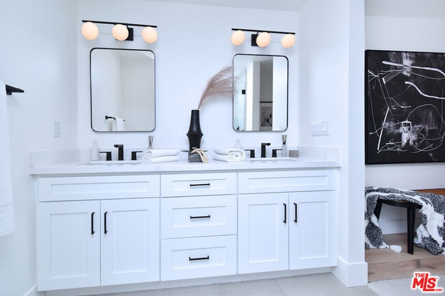 Building Photo - 11640 Woodbridge St