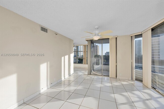 Building Photo - 3530 Mystic Pointe Dr