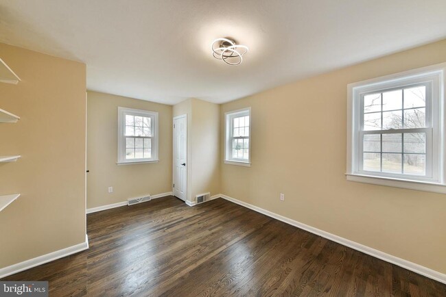 Building Photo - 6166 Mechanicsville Rd