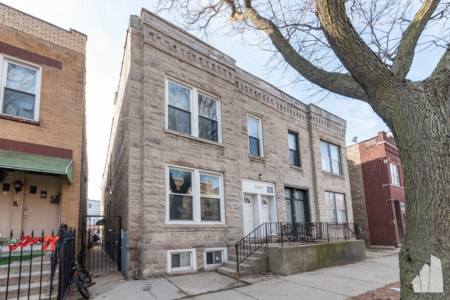 Building Photo - 2341 W Montana St