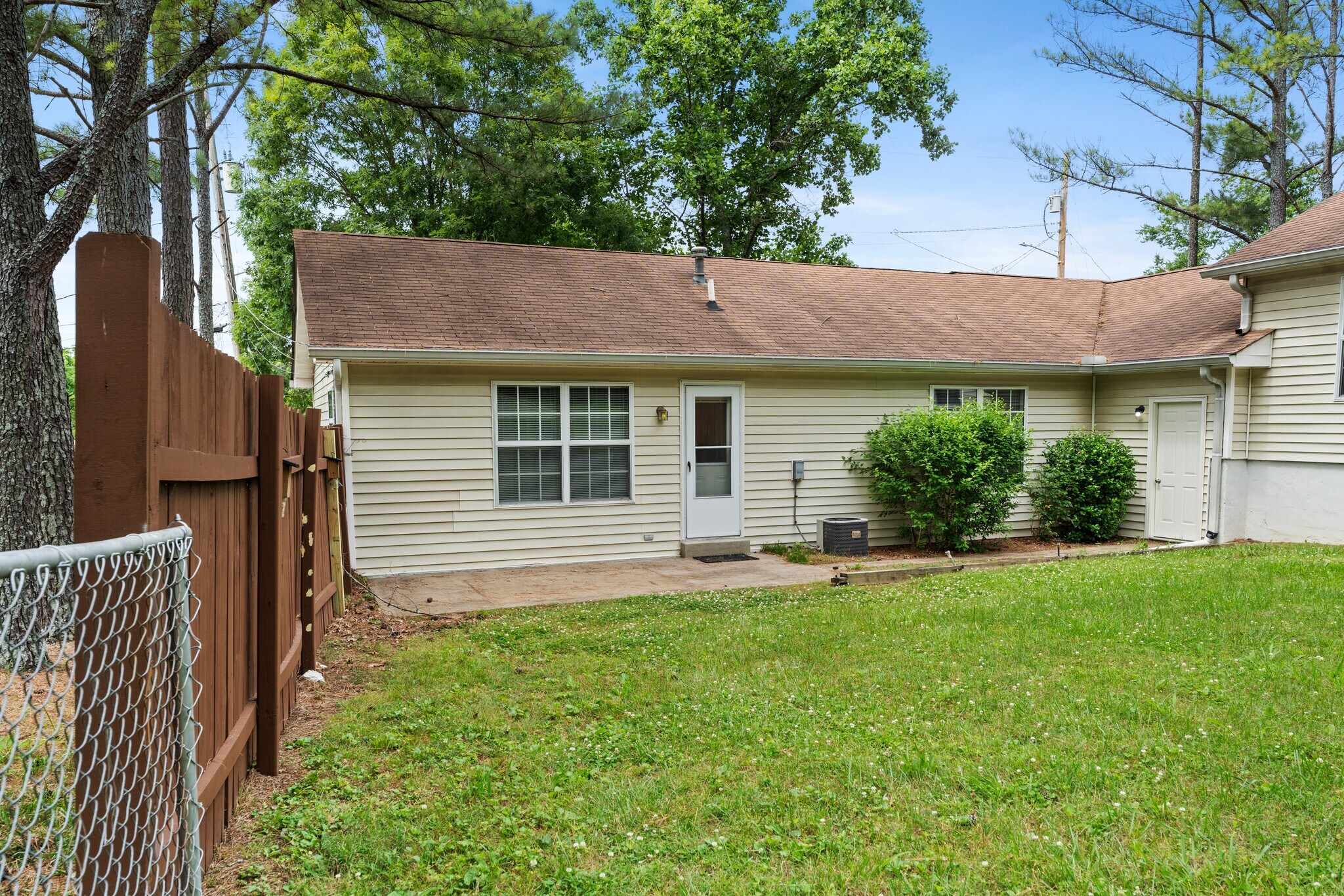 Building Photo - 2822 Airwood Dr