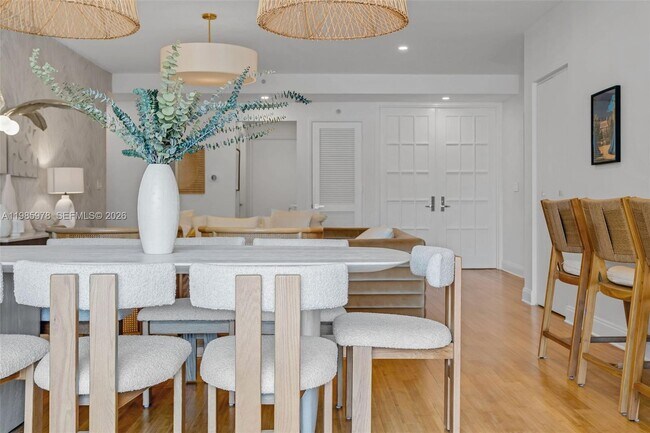 Building Photo - 725 Crandon Blvd