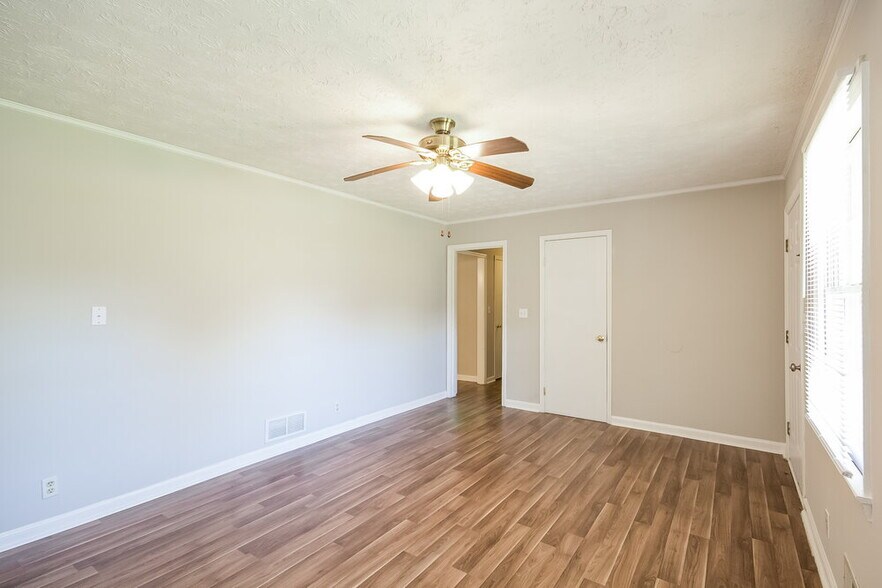 Building Photo - 3730 Sunny Hill Dr