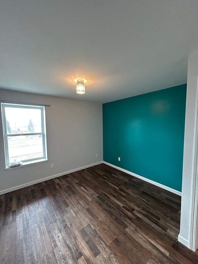 Building Photo - 11 Mullin St