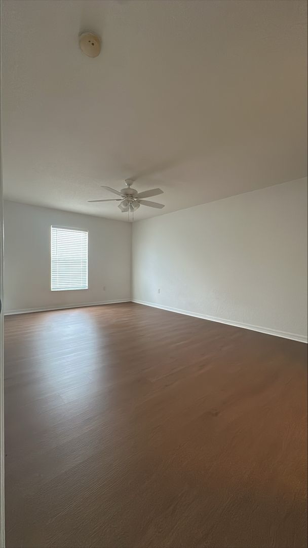 Building Photo - Spacious 4 bed 2 bath, 2 car garage with fenced-in backyard in Poinciana Neighborhood