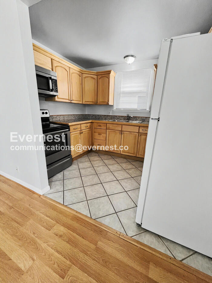 Building Photo - 613 Hillsboro Rd