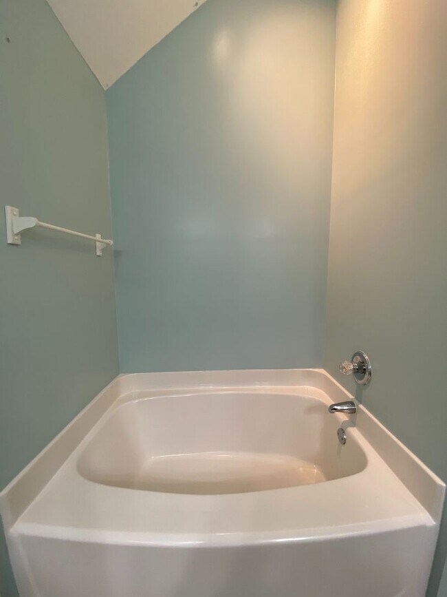 Building Photo - Cozy Home with Fenced-In Backyard for Rent in Bessemer! Available to View with 48 Hours Notice!