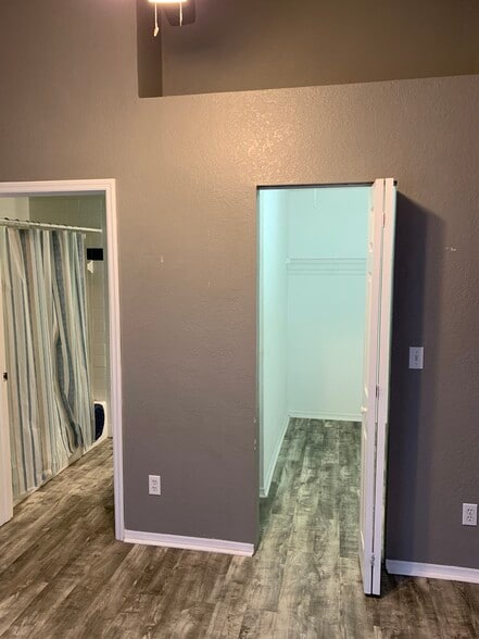 Building Photo - 634 Green Valley Rd