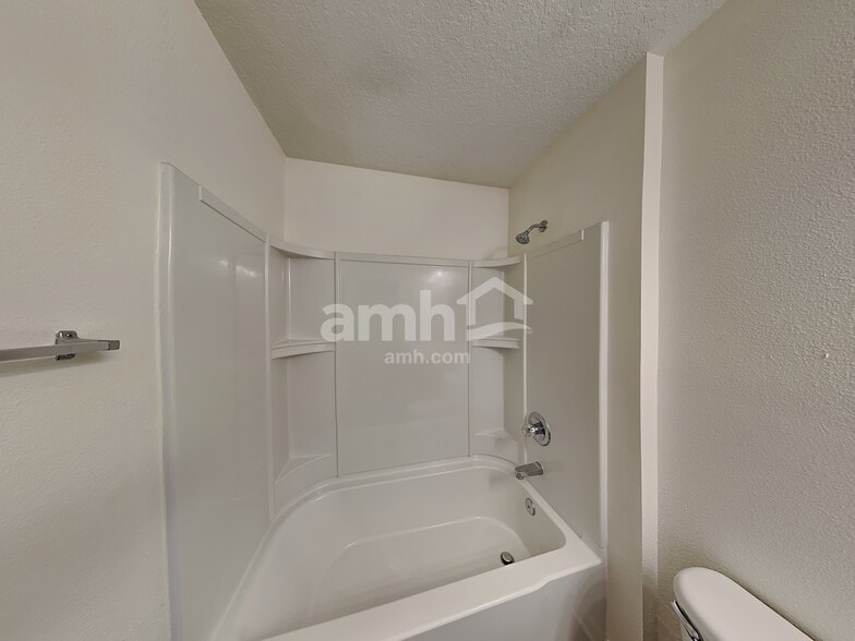 Building Photo - 13728 Devan Lee Dr N