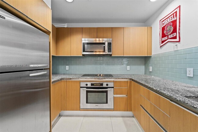 Building Photo - 1050 Brickell Ave