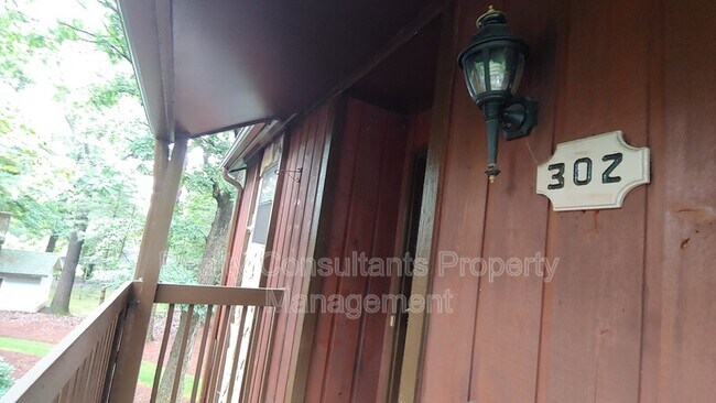 Building Photo - 302 Aspen Ct