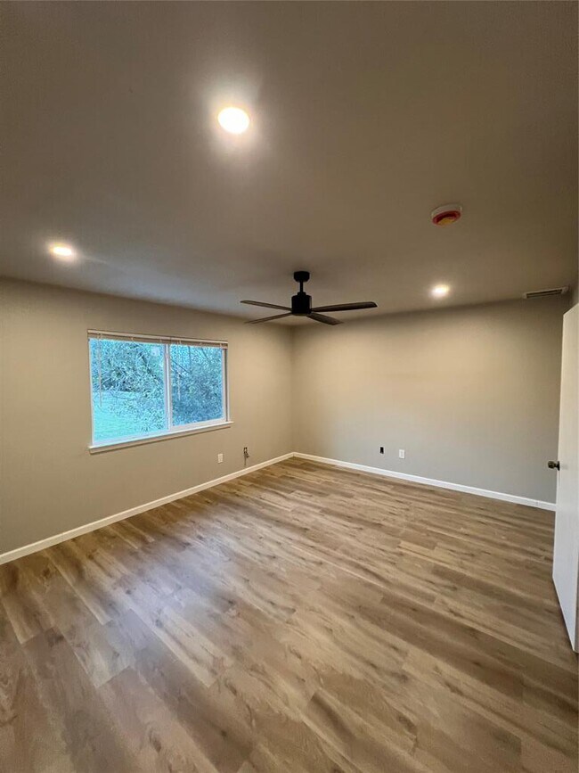 Building Photo - 202 Dahlberg Blvd